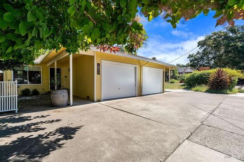 329 Plaza Street, Healdsburg, CA, 95448 | Card Image