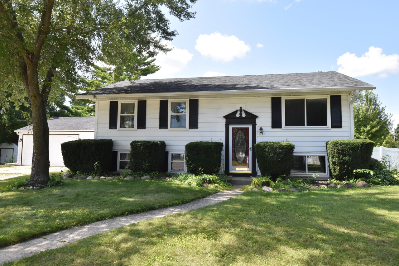 53rd Ct, Kenosha, WI 53144