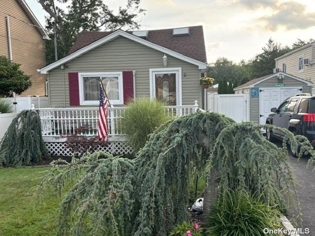 Colonial Rd, Copiague, NY 11726