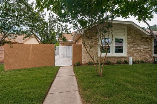 412 Pogue St, Cedar Hill, TX, 75104-2839 | Card Image