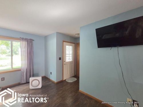 704 W South St, Jefferson, IA, 50129-2327 | Card Image