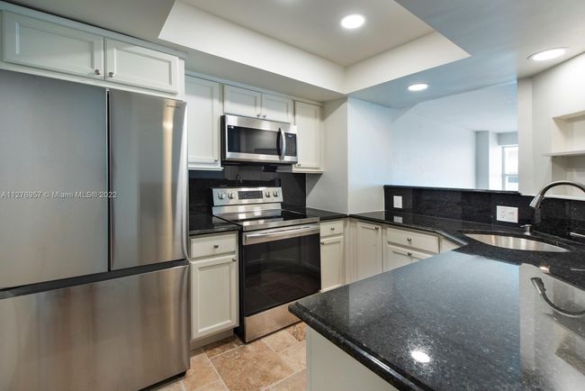 APT-302 - 4010 Galt Ocean Dr, Condo with 2 bedrooms, 2 bathrooms and null parking in Fort Lauderdale FL | Image 8