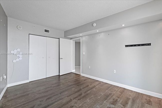 UNIT-1202 - 200 Sunny Isles Blvd, Condo with 3 bedrooms, 2 bathrooms and null parking in Sunny Isles Beach FL | Image 17