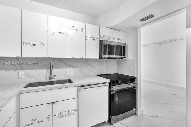 APT-1108 - 20335 W Country Club Dr, Condo with 2 bedrooms, 2 bathrooms and null parking in Aventura FL | Image 8