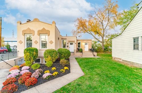 86 Roosevelt Ave, Belleville, NJ, 07109-3404 | Card Image