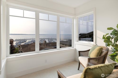 6703 36th Ave Nw, Seattle, WA, 98117-6112 | Card Image