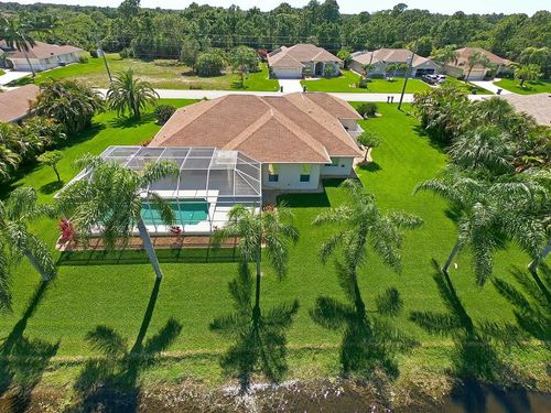 811 Rotonda Cir, Rotonda West, FL, 33947-1832 | Card Image