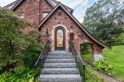 93 Churchill Ave, Arlington, MA, 02476-7845 | Card Image