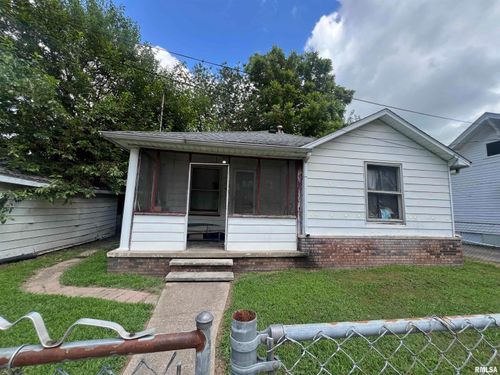 1007 E 4th St, West Frankfort, IL, 62896-1402 | Card Image