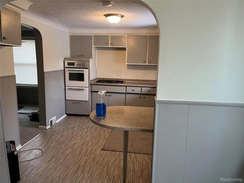 13505 Saint Andrews Ave, Warren, MI, 48089-5461 | Card Image