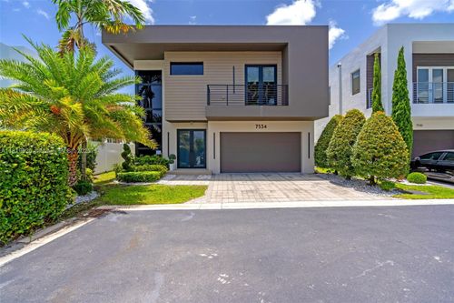 7534 Nw 98th Ave, Doral, FL, 33178-3446 | Card Image
