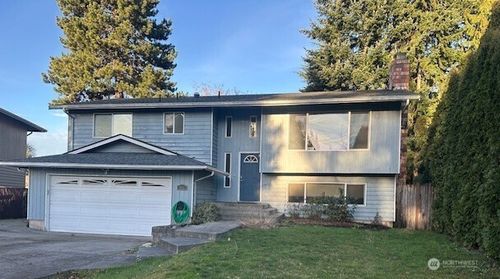 901 94th St Se, Everett, WA, 98208-3725 | Card Image