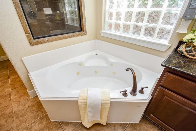 7003 Paxton Ct, House other with 5 bedrooms, 4 bathrooms and 3 parking in Sugar Land TX | Image 25