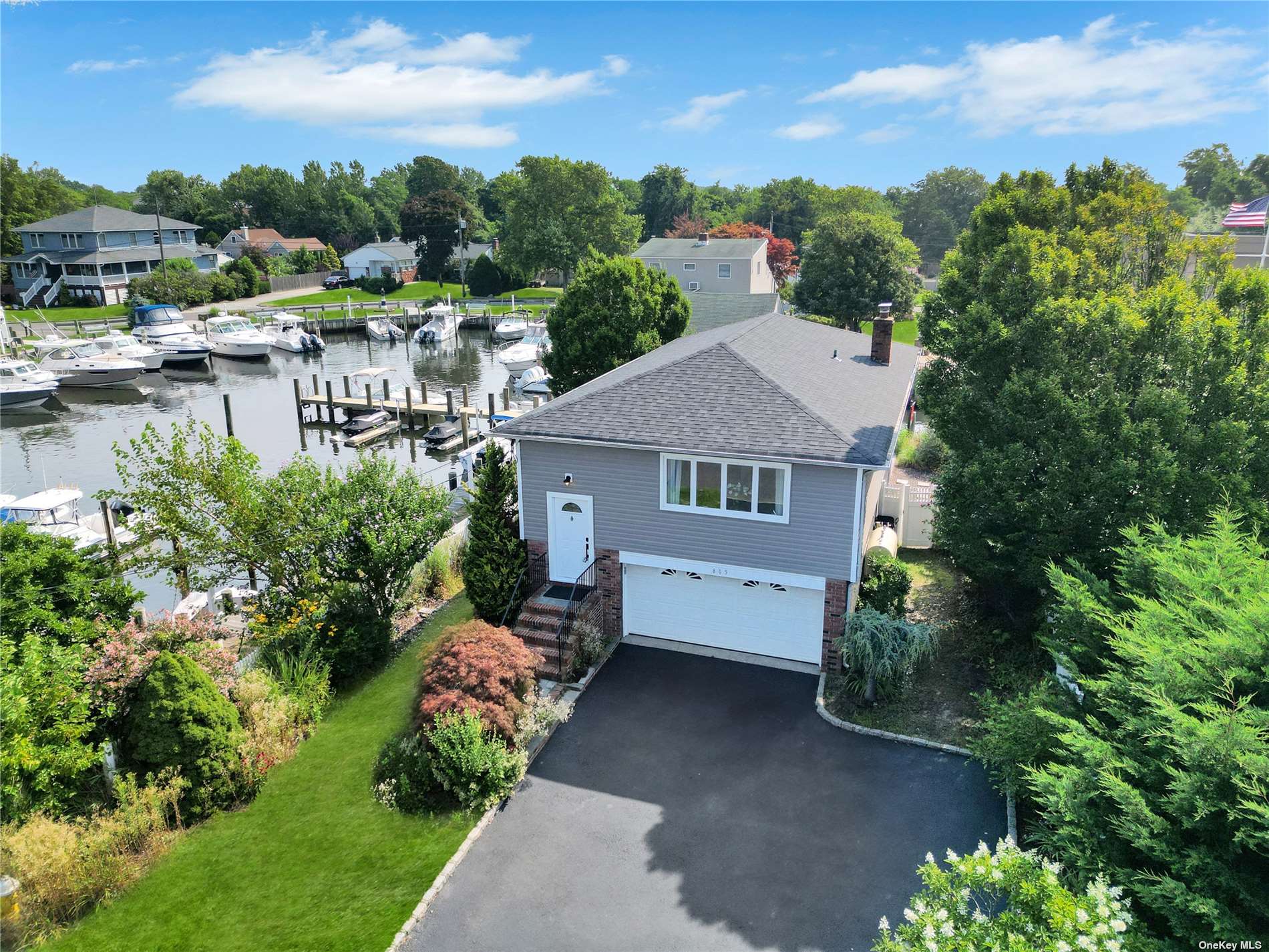 Bay Dr, West Islip, NY 11795