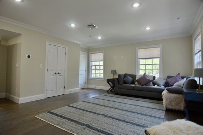 UNIT-2 - 56 Cedar St, Condo with 3 bedrooms, 2 bathrooms and 1 parking in Boston MA | Image 5