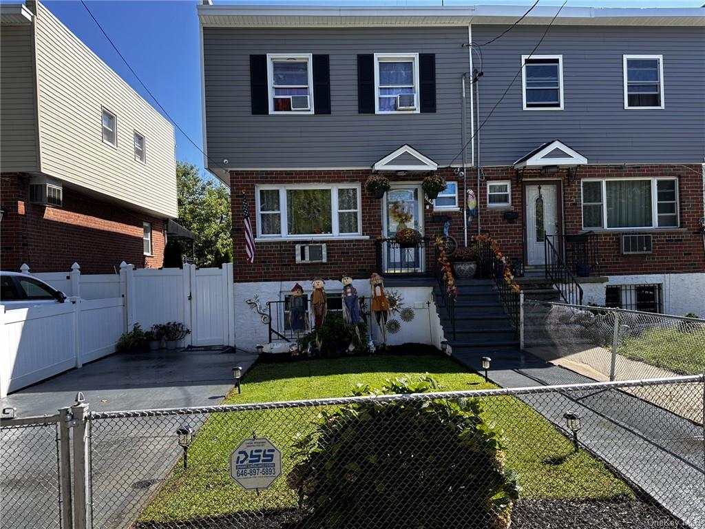 Leland Ave, Bronx, NY 10473