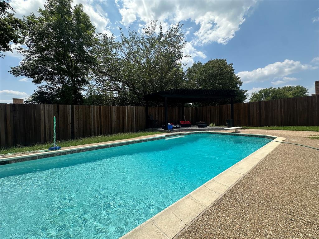 Guinevere St, Arlington, TX 76014