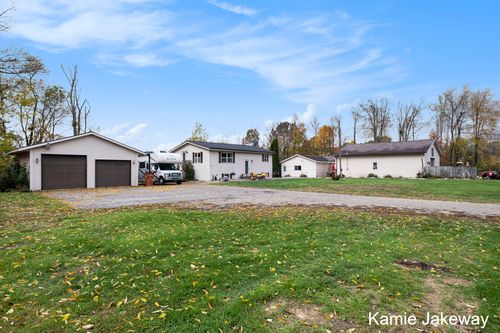 8395 Mcarthur Ave, Belding, MI, 48809-9329 | Card Image