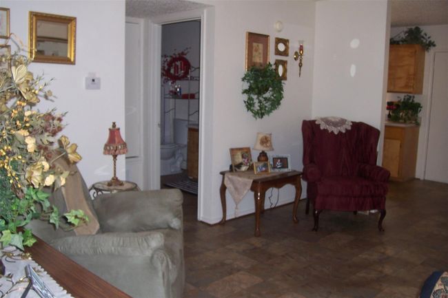 303 E Avenue E, Condo with 1 bedrooms, 1 bathrooms and null parking in Hooks TX | Image 10