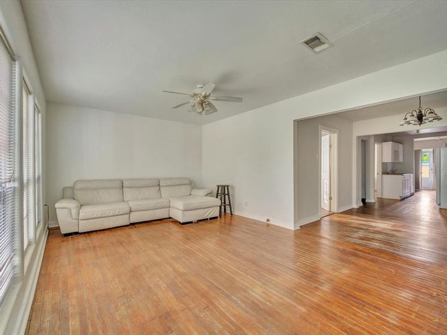 1214 W 6 Th St, House other with 5 bedrooms, 3 bathrooms and 2 parking in Freeport TX | Image 4