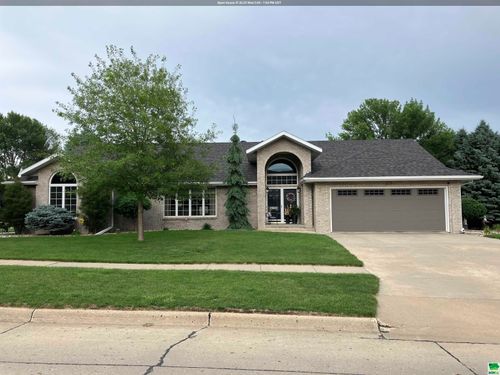 601 Lincoln Ave Se, Orange City, IA, 51041-1828 | Card Image