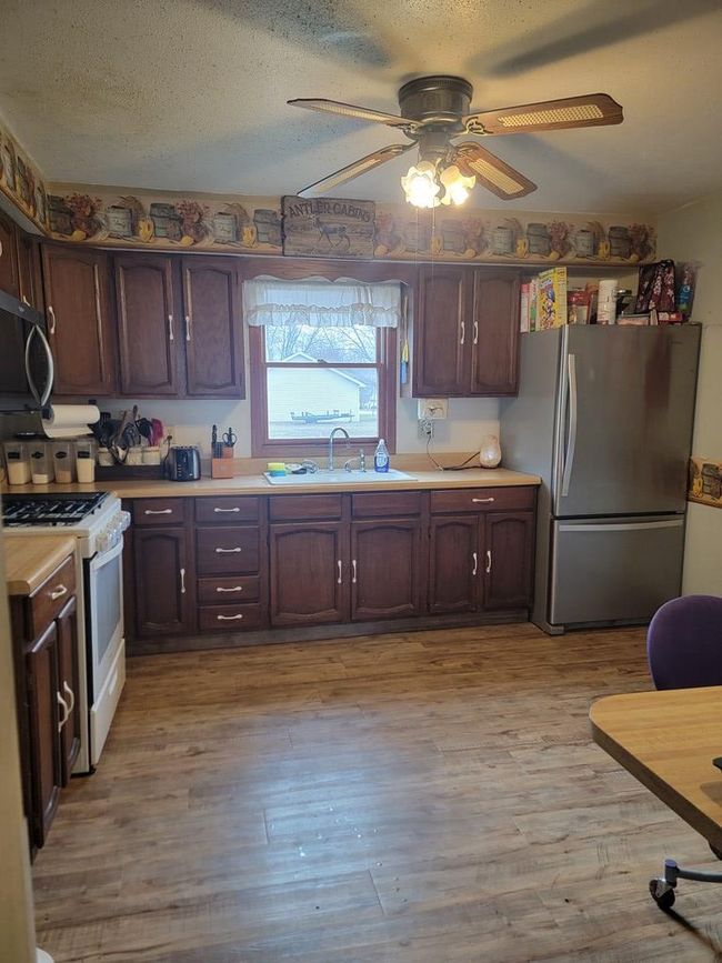 602 Wagner St, Home with 4 bedrooms, 1 bathrooms and 2 parking in Duncombe IA | Image 5