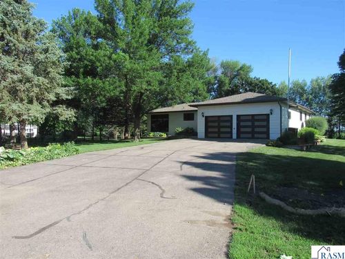 28 Linden Ln, Blue Earth, MN, 56013-3001 | Card Image