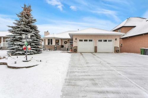 5233 45 Ave, Rimbey, AB, T0C0C2 | Card Image