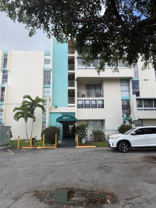 e305-2029 Nw 46th Ave, Lauderhill, FL, 33313-4243 | Card Image