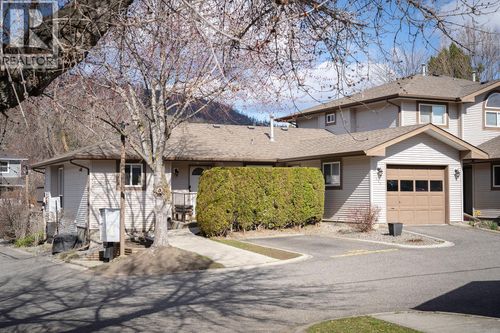 131-133 Wyndham Cres, Kelowna, BC, V1V1Y8 | Card Image