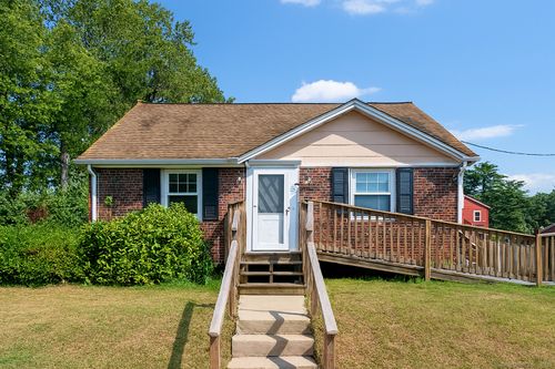 2 Lorenzo Pl, Bristol, CT, 06010-7923 | Card Image