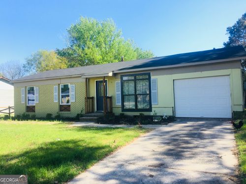 2830 Village Green Dr, Macon, GA, 31206-8218 | Card Image