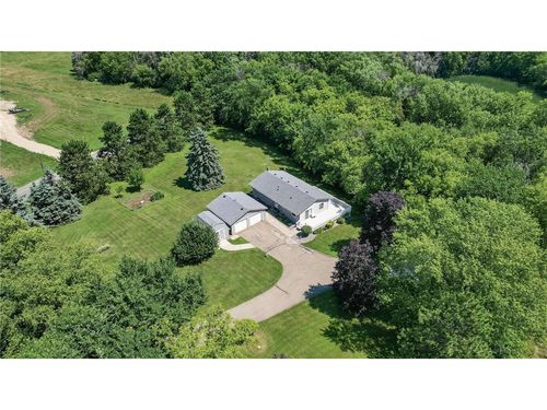 843 Yellowstone Trl, Hudson, WI, 54016-7609 | Card Image