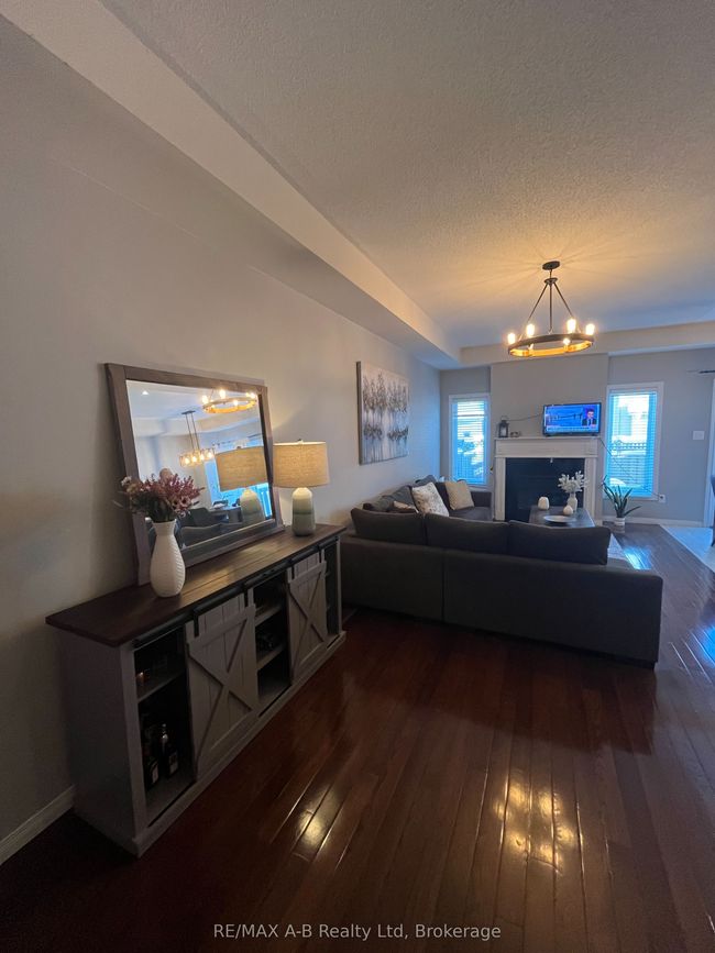 19 - 19 Valleyside Lane, Condo with 3 bedrooms, 3 bathrooms and 1 parking in Dundas ON | Image 5