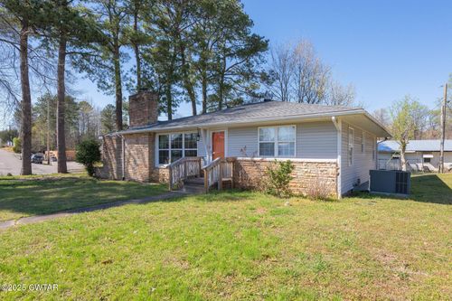 300 Holmes St, Lexington, TN, 38351-1570 | Card Image