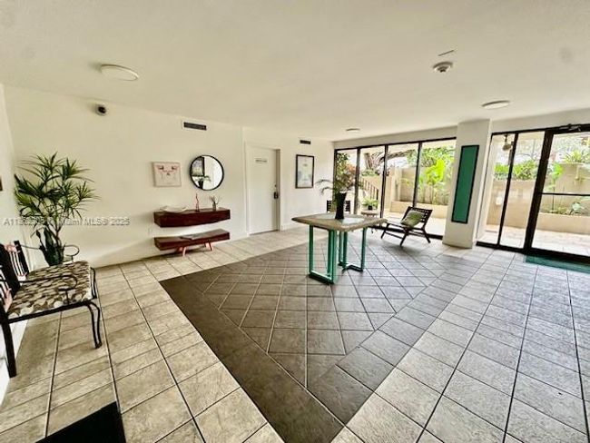 APT-207 - 110 Salamanca Ave, Condo with 2 bedrooms, 2 bathrooms and null parking in Coral Gables FL | Image 13