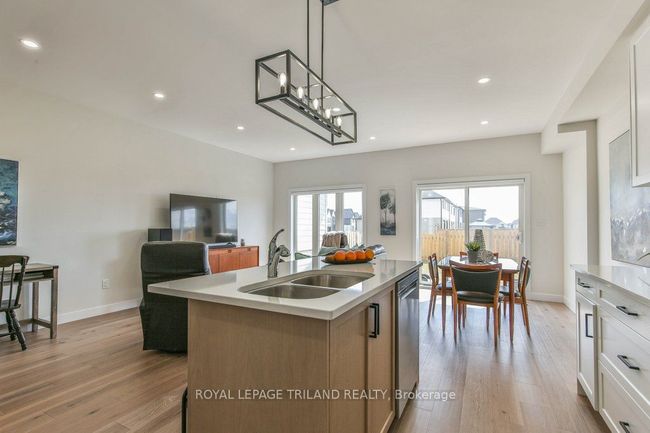 6713 Hayward Dr, House attached with 3 bedrooms, 3 bathrooms and 1 parking in London ON | Image 12