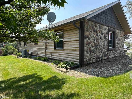 21450 490th St, Chariton, IA, 50049-8528 | Card Image