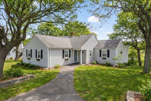 345 Quaker Road, Falmouth, MA, 02556 | Card Image
