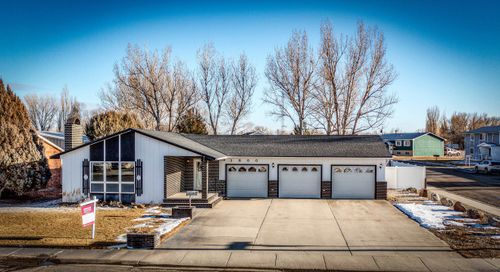 1800 Circle Rd, Worland, WY, 82401-2508 | Card Image