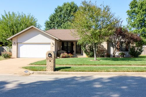 343 S Foster Ave, Springfield, MO, 65802-5852 | Card Image