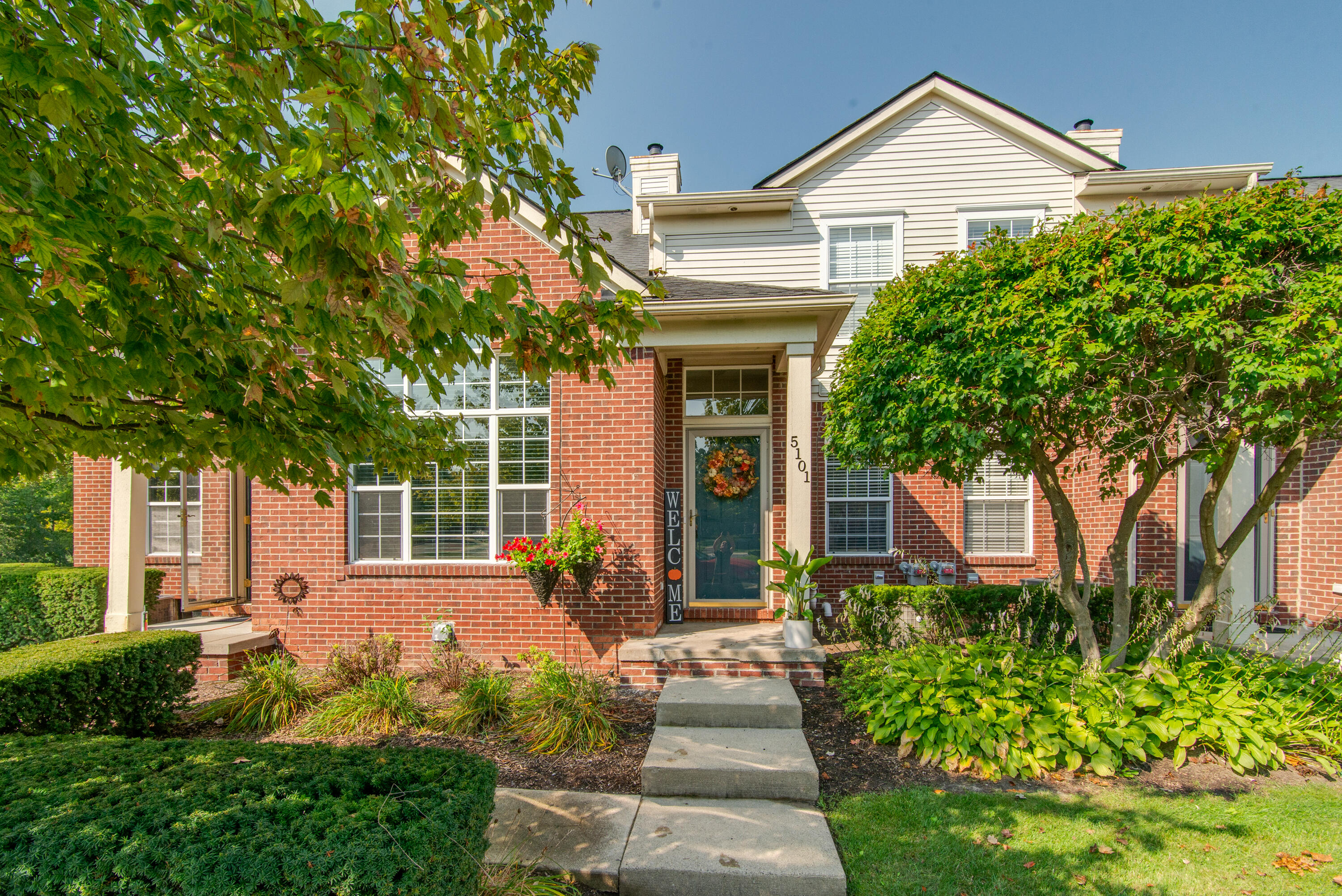 Tamara Cir, Walled Lake, MI 48390