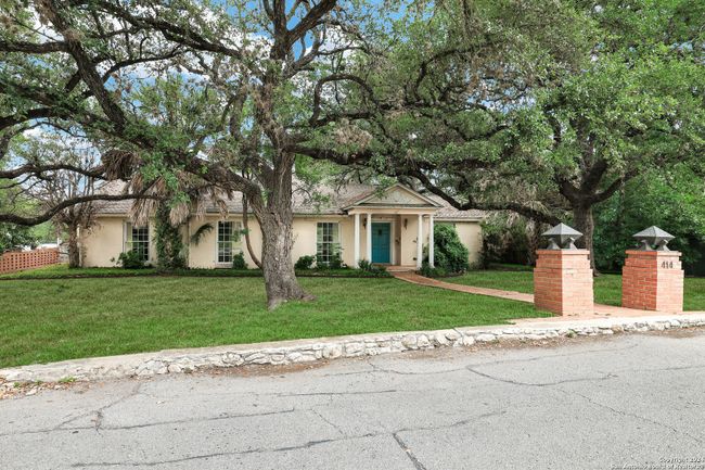 414 E Mandalay Dr, House other with 3 bedrooms, 3 bathrooms and null parking in Olmos Park TX | Image 2