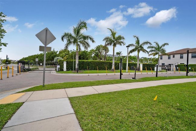 317 - 317 Ne 208th Ter, Townhouse with 3 bedrooms, 3 bathrooms and null parking in Miami FL | Image 28