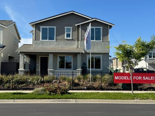 2045 Marston Dr, Woodland, CA, 95776-5613 | Card Image