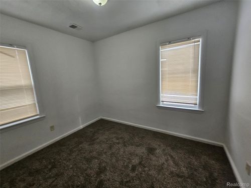 15389 Dixie, Redford, MI, 48239-3636 | Card Image