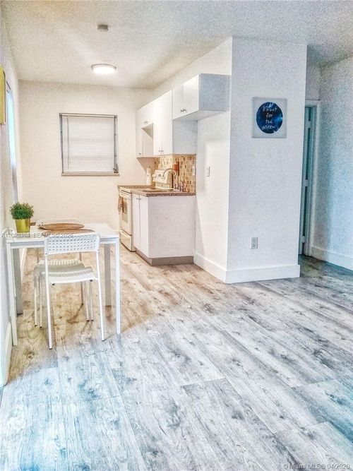 d-142 Ne 56th St, Miami, FL, 33137-2424 | Card Image