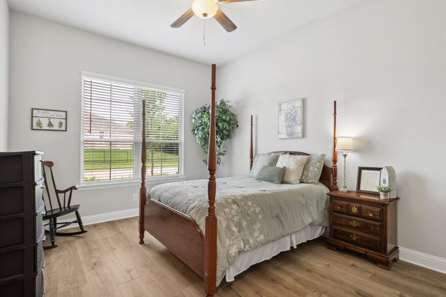 Office currently being used as a 5 the bedroom | Image 18