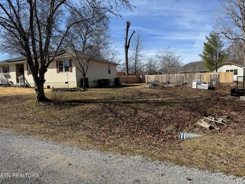 17 Rena Cir, Crossville, TN, 38572-6413 | Card Image