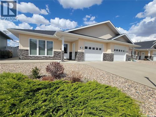 1-5352 Progress St, Macklin, SK, S0L2C0 | Card Image